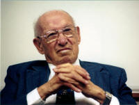 Peter-Drucker-Management-Guru-EXPERIENCE 2