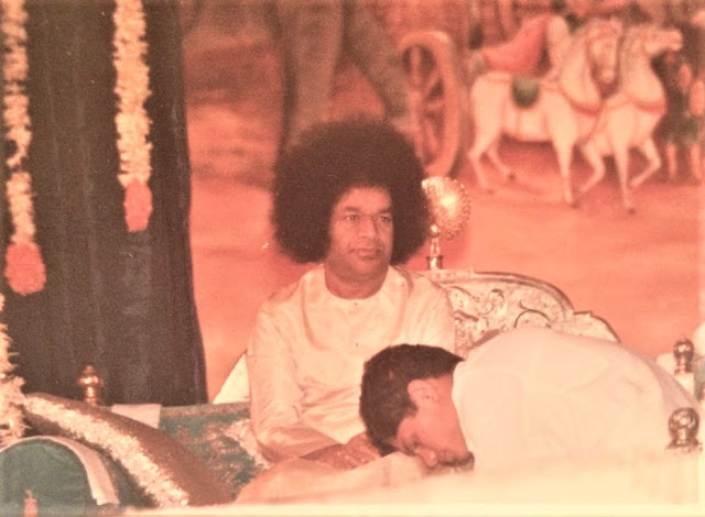 Arun Dhareshwar offering his obeisances to His Divine Master during the Birthday Jhoola programme at the Hill View Stadium, Prasanthi Nilayam